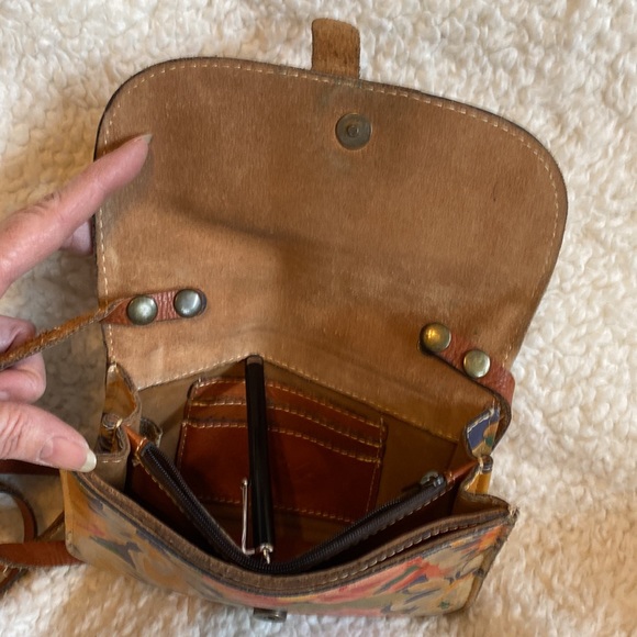 Patricia Nash Torri crossbody and matching Almeria wristlet - Picture 3 of 4